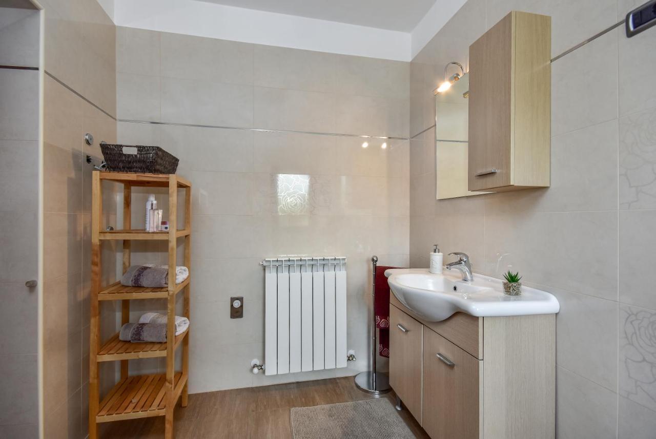 Apartman Grabar Roč Exteriér fotografie