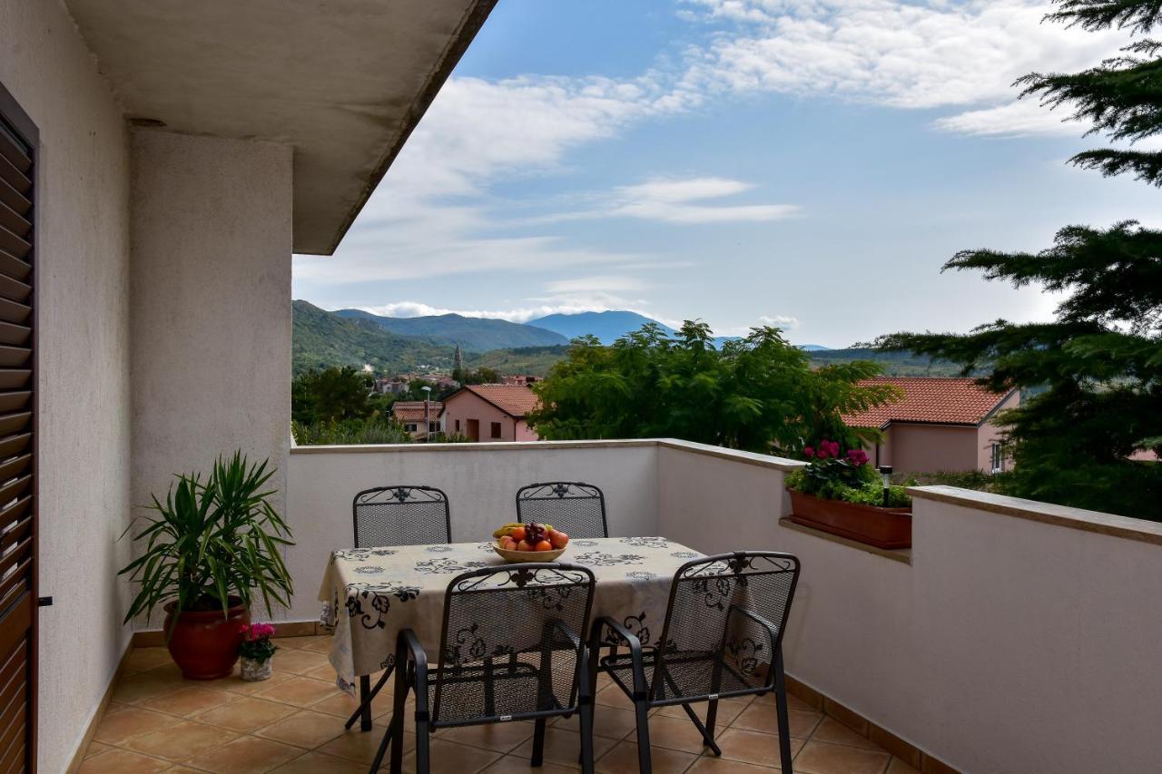 Apartman Grabar Roč Exteriér fotografie