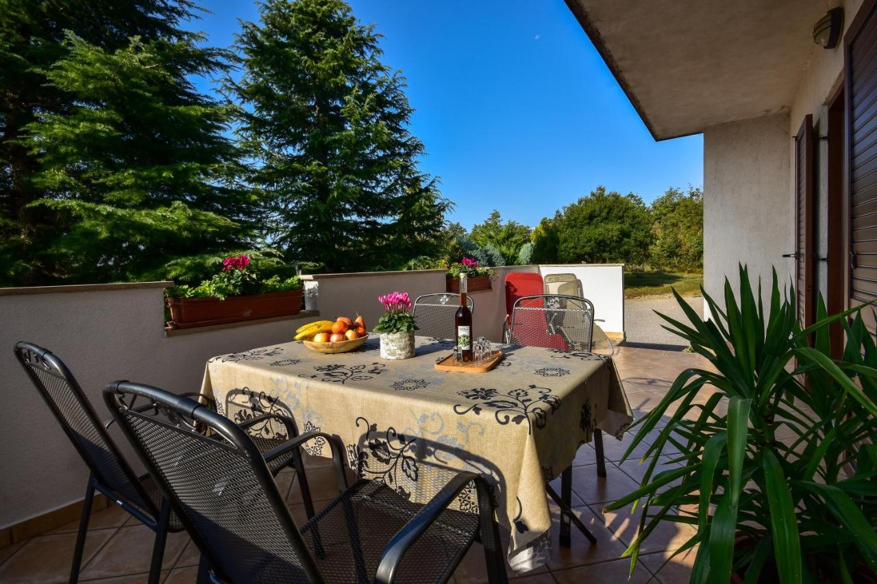 Apartman Grabar Roč Exteriér fotografie